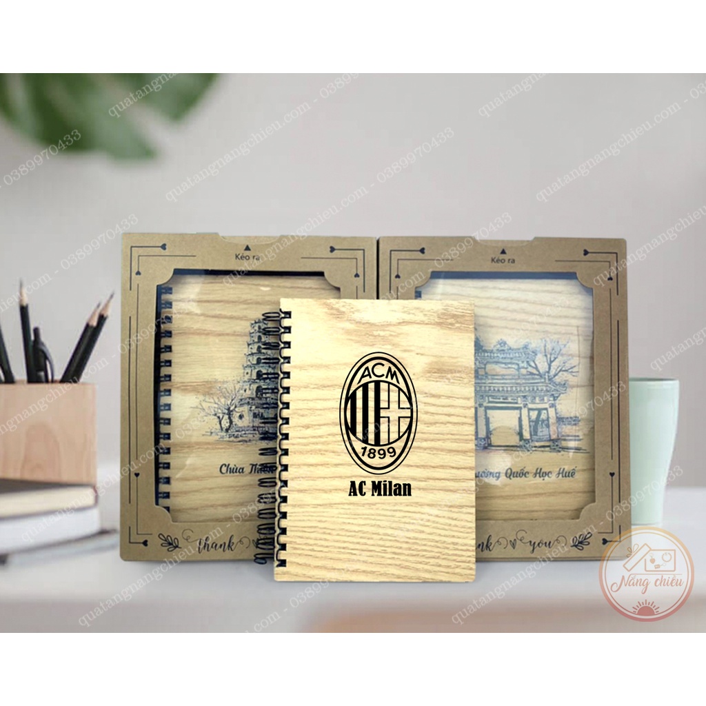 Sổ bìa gỗ in Logo các CLB bóng đá nổi tiếng thế giới như Manchester United, AC Milan, Real Madrid, Barcelona