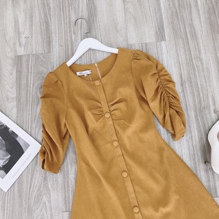 Đầm nhung tăm rúm ngực cúc bọc