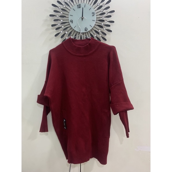 Áo len đỏ đô
