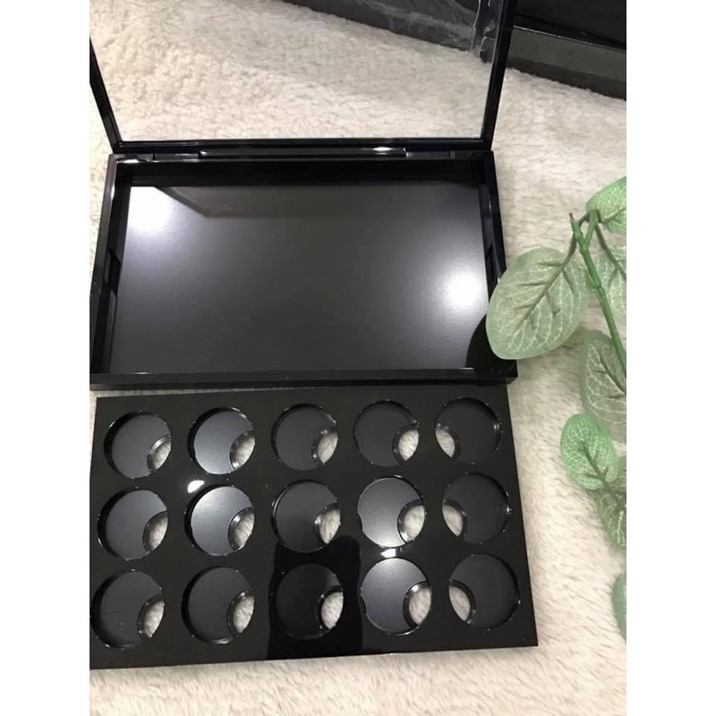 Khay đựng màu mắt rời của MAC