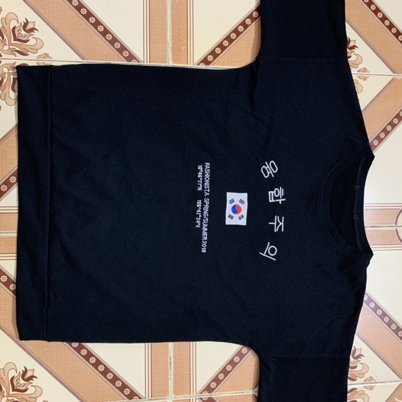 PASS - Sweater chữ Hàn đen