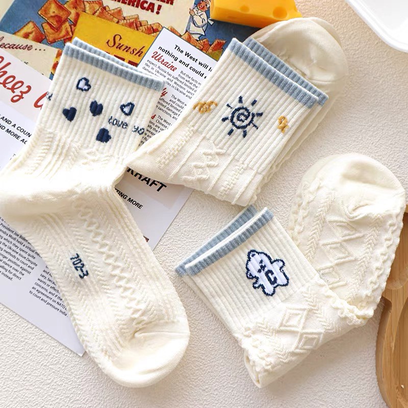 Tất nữ cổ cao họa tiết dễ thương, tone màu xanh trắng, họa tiết vân nổi, chất liệu thoáng mát, thấm hút mồ hôi