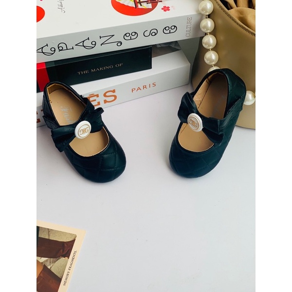 Búp bê trẻ em nơ