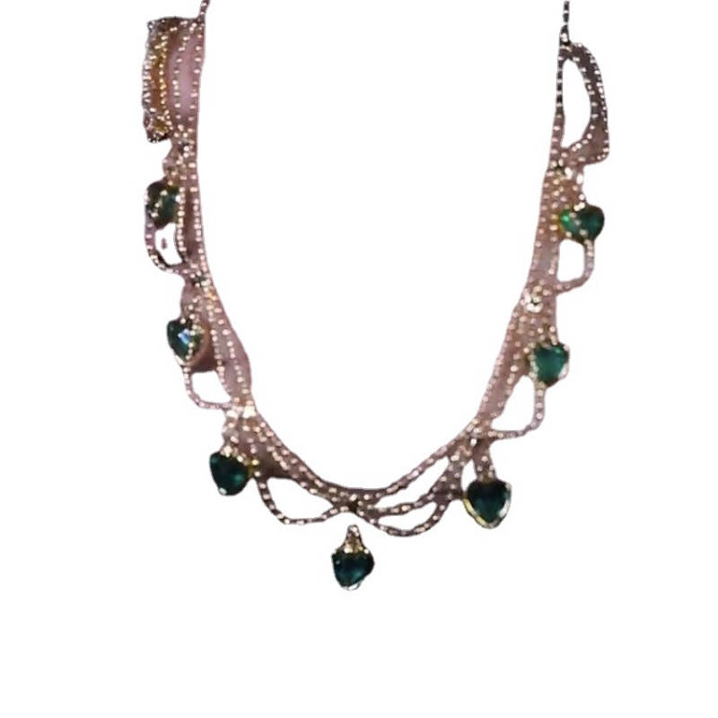 Vòng cổ Mặt Trái Tim Đính Đá Zircon Màu Xanh Lá Sang Trọng