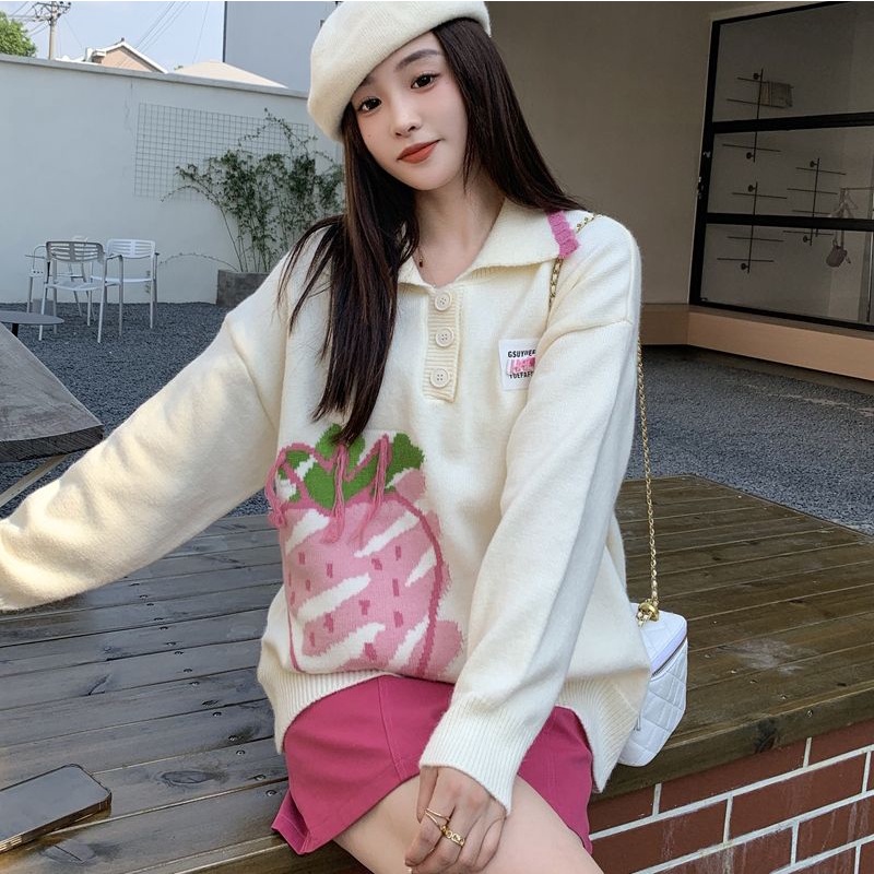 Áo len polo hình quả dâu hồng dễ thương. Áo len dáng rộng trẻ trung