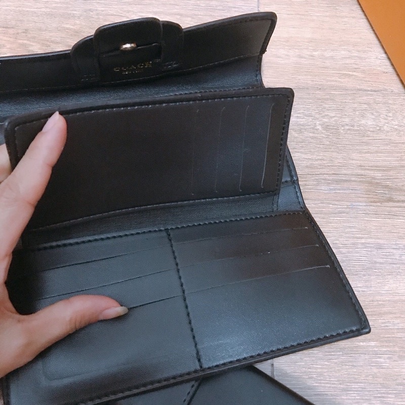 Ví cầm tay pha màu sang chảnh Rosabeli