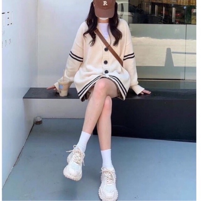 SẴN Áo khoác len cardigan trơn cổ tim V tay sọc ngang nổi bật khuy áo đen ulzzang