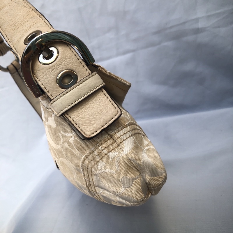 Túi chuẩn si. Túi qua sử dụng. Khách vui lòng xem hình nếu muốn biết thêm thông tin sản phẩm mời khách vô chat . Thanks.