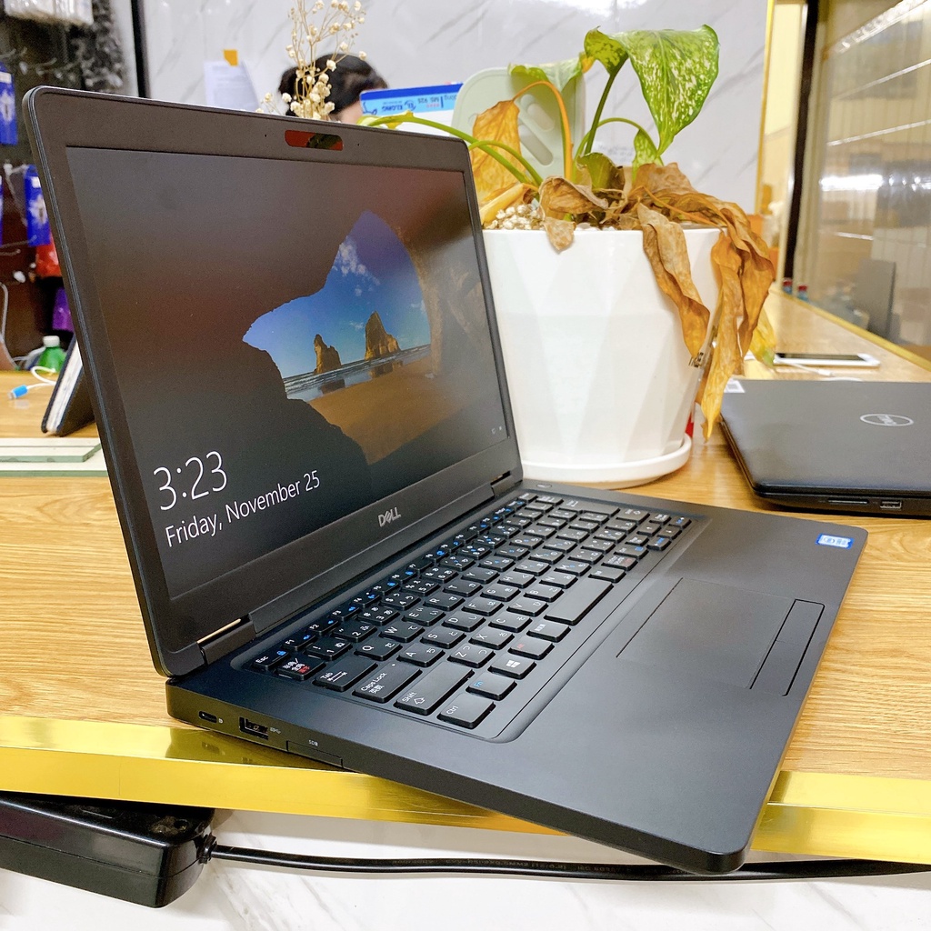 Laptop Dell Latitude 5490 core i5 thế hệ 8 Ram 8GB-Ổ Cứng 256GB SSD-Màn hình 14.inch.Bảo Hành 3-12 tháng.