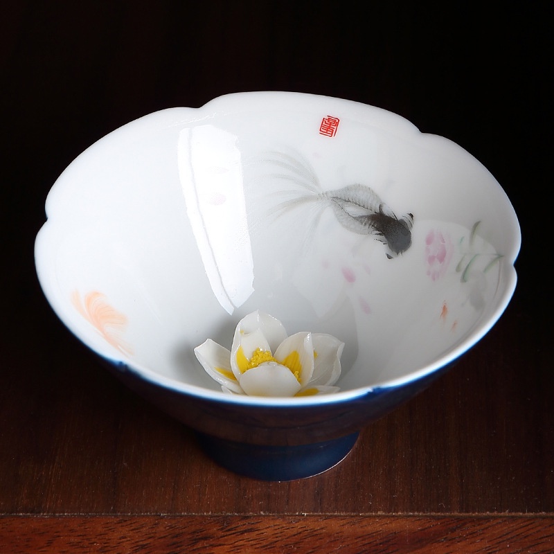 Chén Uống Trà Sứ Bạch Định Thấu Quang Cảnh Đức Trấn Gắn Hoa Sứ Trong Lòng Chén Rất Đẹp Mắt