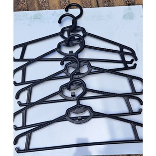 COMBO10 Móc áo nhựa cổ xoay 360 độ siêu bền, rộng vai  41cm có 2 màu đen và trắng - mắc treo quần áo người lớn tiện dụng