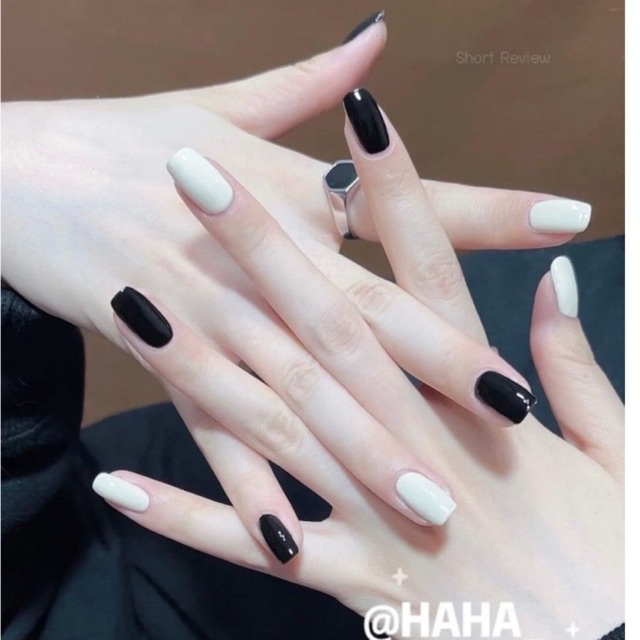 Nail box vuông ngắn phối trắng đen