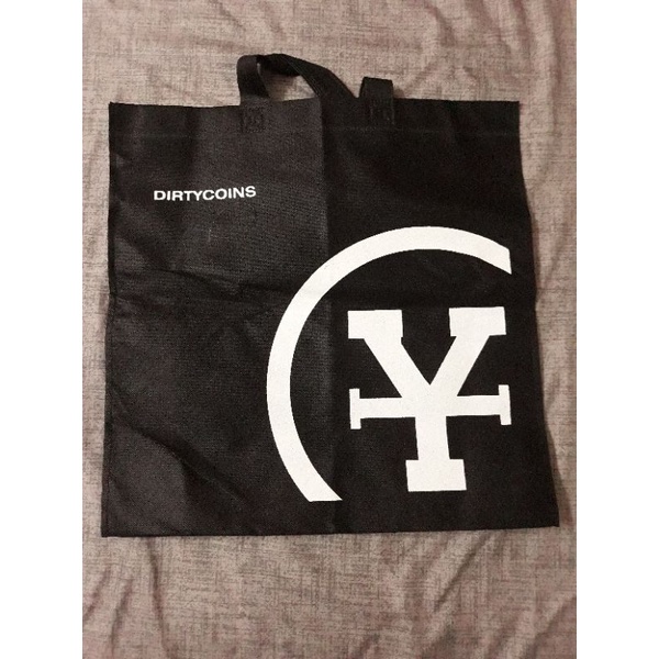 Pass tote local brand