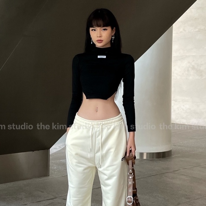 Áo croptop dài tay cổ cao vạt chéo The Kim , áo thun cotton gắn logo ngực A160