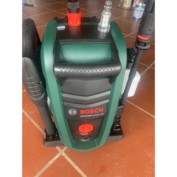 Máy phun xịt rửa áp lực cao Bosch Universal AQT 125