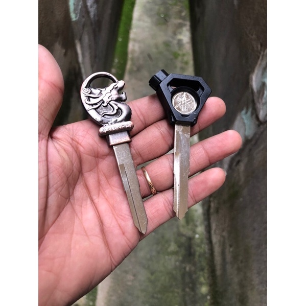 Phôi chìa khoá xe yamaha Exinter , Sirius Fi , Nouvo , độ các chìa đầu rồng kèm cán nhựa mở khoá từ ( 1 chìa )