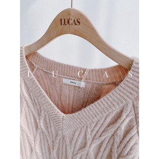 Áo len hồng vặn thừng cổ v tay dài dáng basic