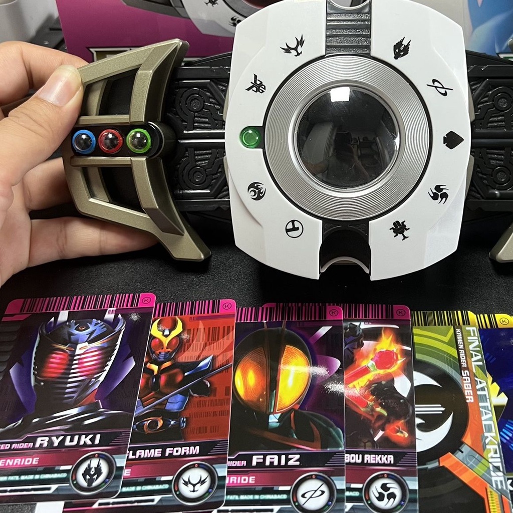 Nhân Vật Kamen Rider Kèm 40 Thẻ Bài Trắng