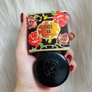 kem bông hồng đen SHEENA