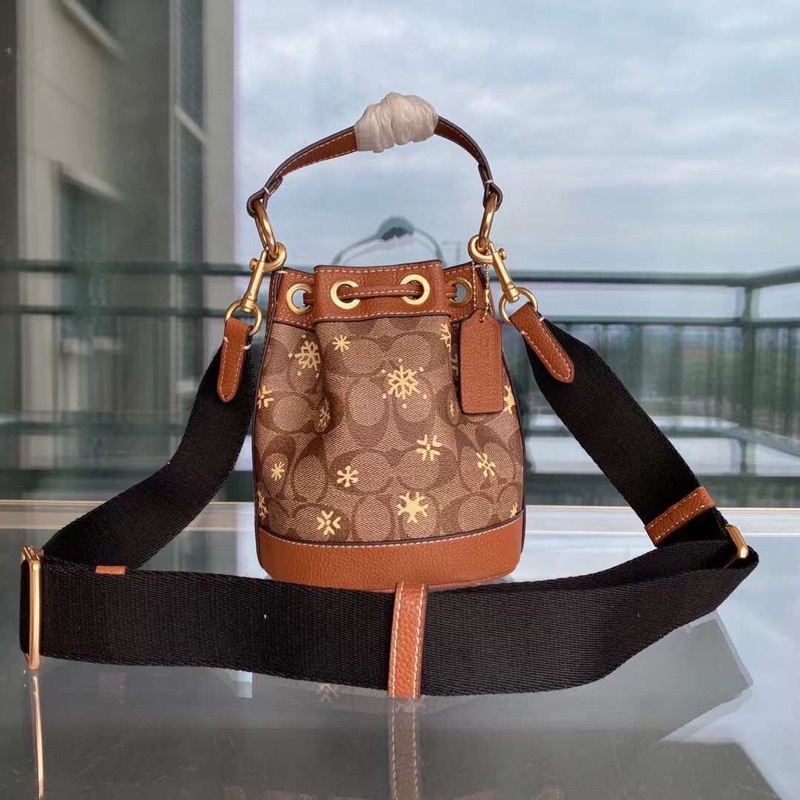 Túi Coach Bucket