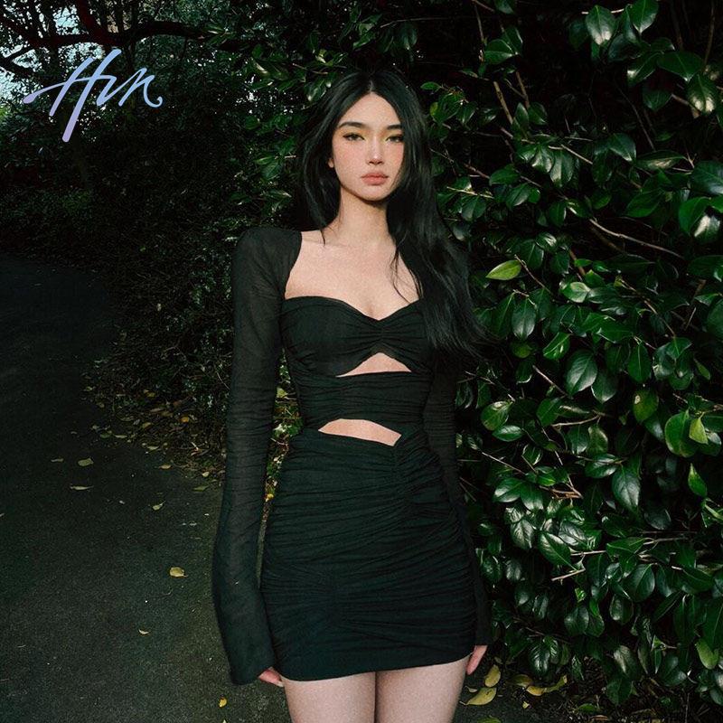 Niche Hot Đầm Ngắn Ôm Hông Tay Dài Cổ Vuông Màu Trơn Thiết Kế Rỗng Phong Cách Desire Thuần Khiết Phong Cách Thu Đông Mới Cho Nữ