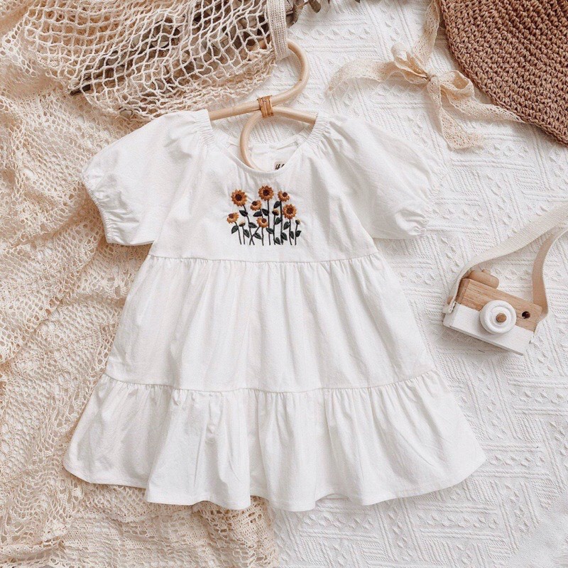 VÁY XÒE TRẮNG HOA HƯỚNG DƯƠNG CHO BÉ M9413