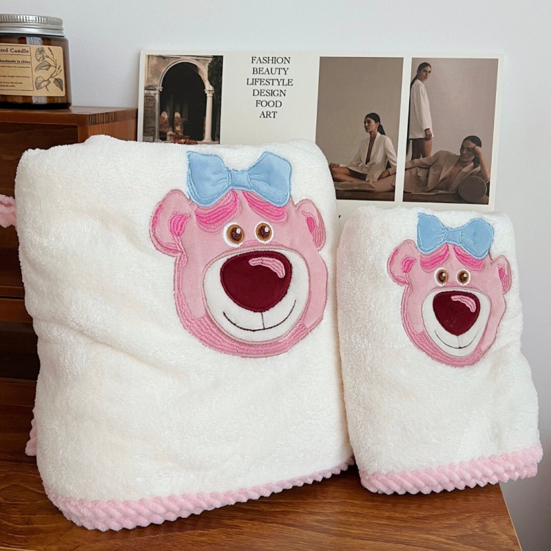 Bộ 2 Khăn Tắm + Khăn Tắm Siêu Mềm Thấm Hút Họa Tiết Gấu Và Dâu Tây Kiểu Hàn Quốc Dễ Thương | BigBuy360 - bigbuy360.vn