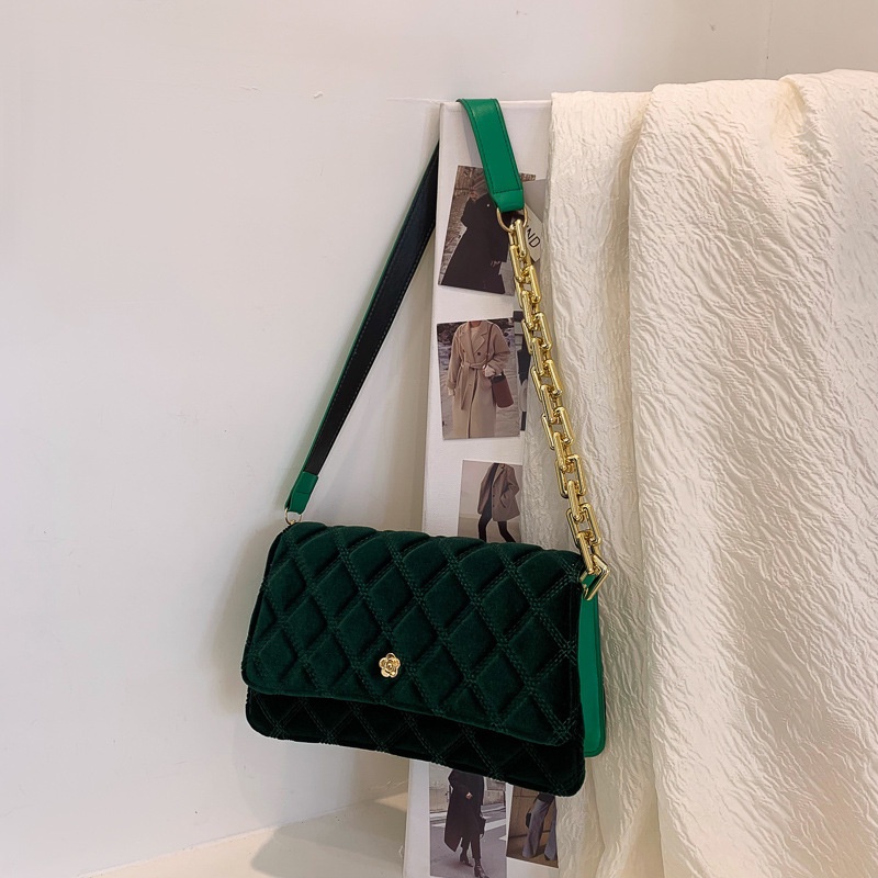 Túi Đeo Chéo Phủ Lông Phối Dây Xích Thời Trang 2022 Trẻ Trung Cho Nữ