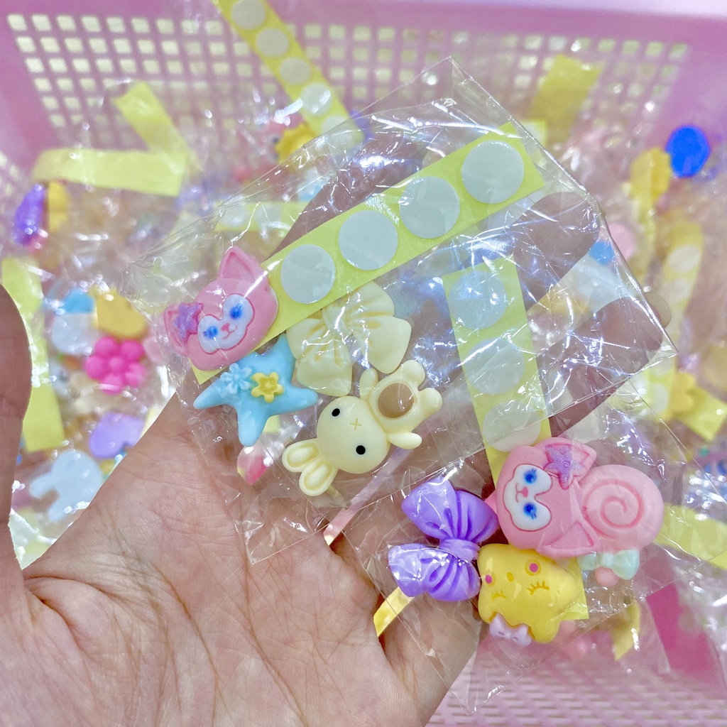 Set 4 charm 3d dán bình nước tặng sẵn keo, ốp điện thoại dễ thương, sticker 3d xinh xắn