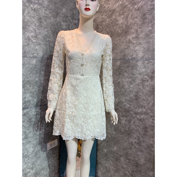 Váy ren cổ V tay dài siêu xinh