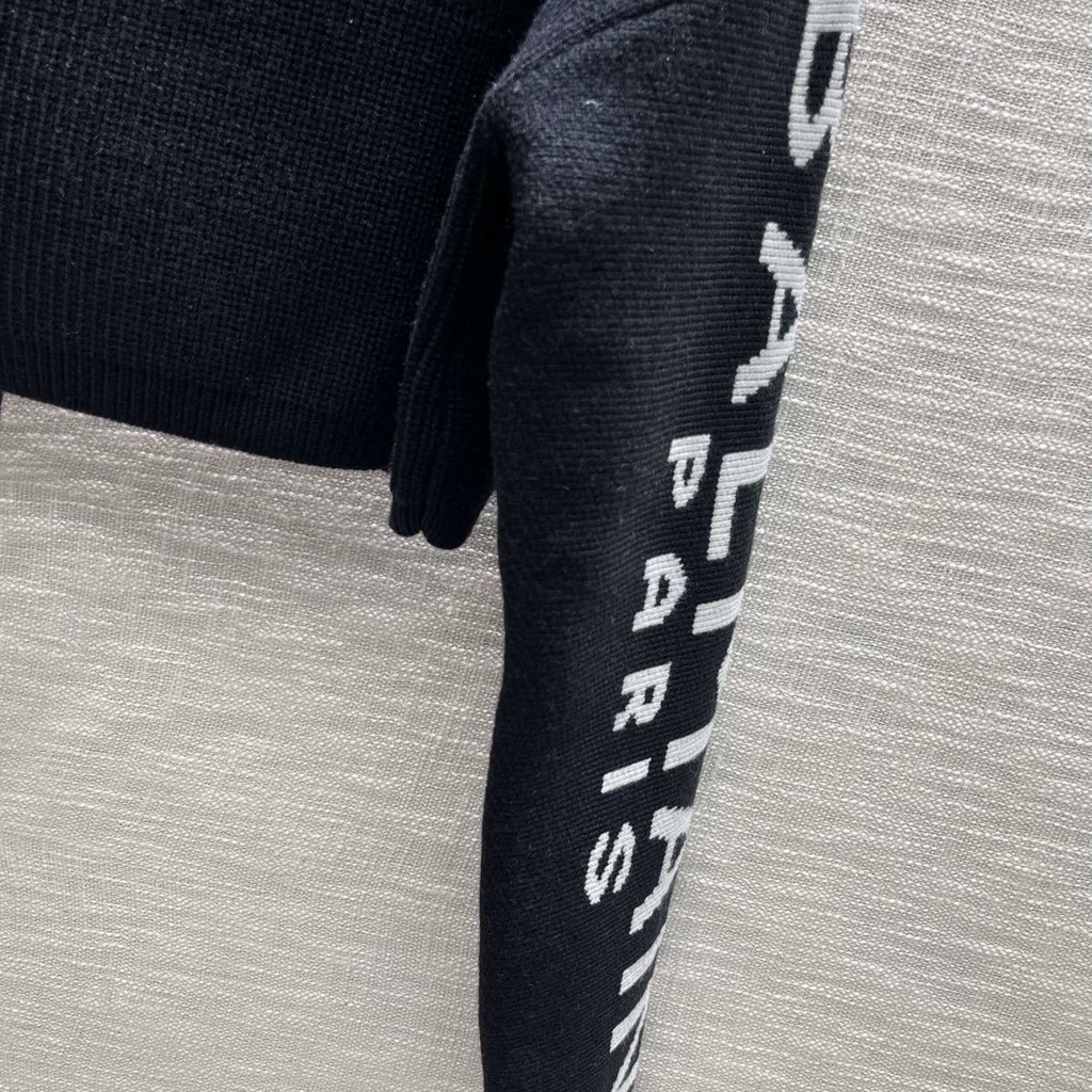 Balmain French hot girl temperament slimming sexy all-match 2022 autumn new one-character shoulder letter jacquard pullover sweater
