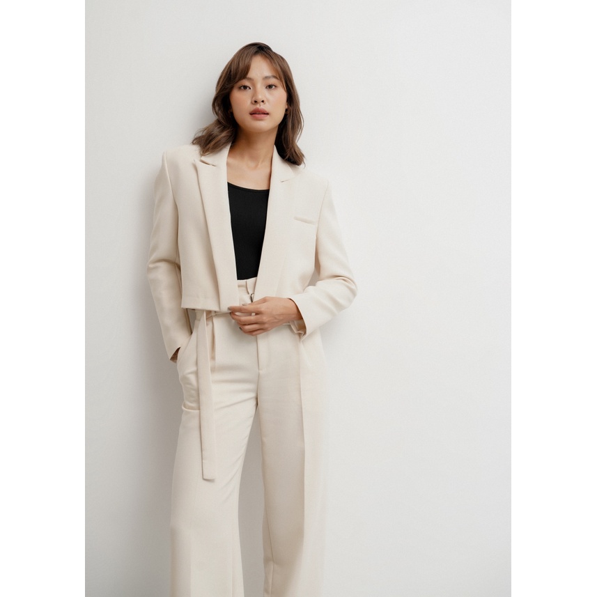 Áo Blazer dáng crop vai ngang Vai ngang vuông, ve cổ dài, không có cúc(Be)_MONOTALK 22T40031TK