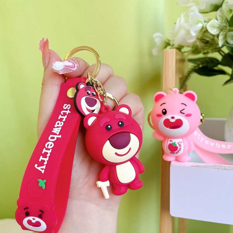 Móc chìa khóa gấu dâu hồng lotso nữ tính dễ thương phong cách hàn quốc De Perier