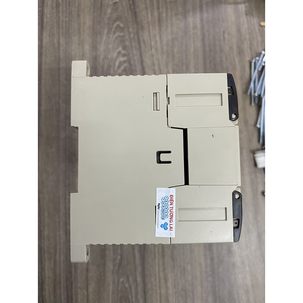 PLC  OMRON CPM2AE-60CDR-A  nguồn 220VAC ngõ ra RELAY  60 I/O tháo máy