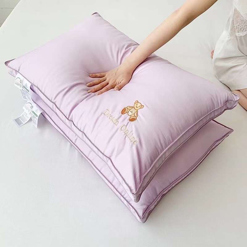 Ruột gối bông xơ đậu nành mềm mại đàn hồi tốt nâng đỡ theo từng chuyển động của cổ vải ngoài cotton gối trực tiếp lên
