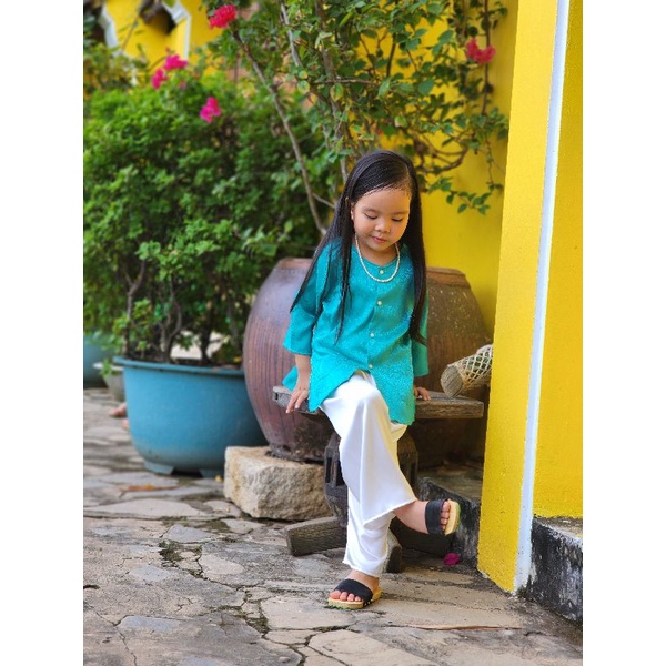 Bà ba gấm cho bé gái