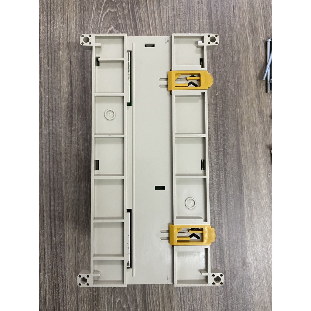 PLC  OMRON CPM2AE-60CDR-A  nguồn 220VAC ngõ ra RELAY  60 I/O tháo máy