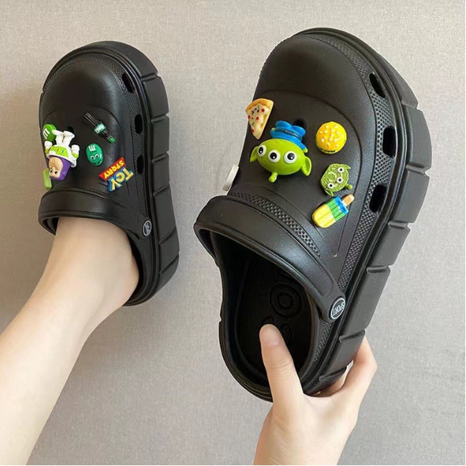 Dép Cross độn đế nữ đế 4cm siêu nhẹ kèm Sticker dễ thương - dép bánh mì Cross nữ hot trend 2022