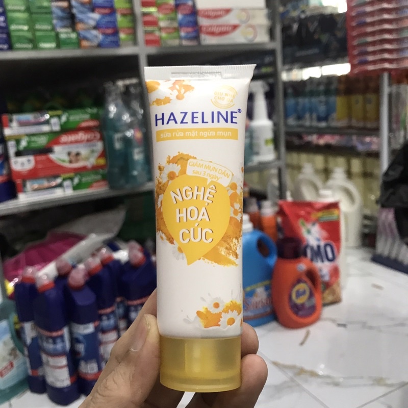 Sữa rửa mặt Hazeline Tẩy Nghệ Hoa Cúc 100g