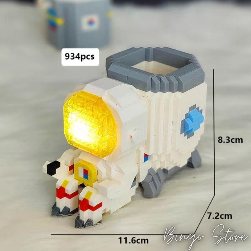 MÔ HÌNH LẮP RÁP HỘP BÚT PHI HÀNH GIA KÈM ĐÈN LED  934 CHI TIẾT