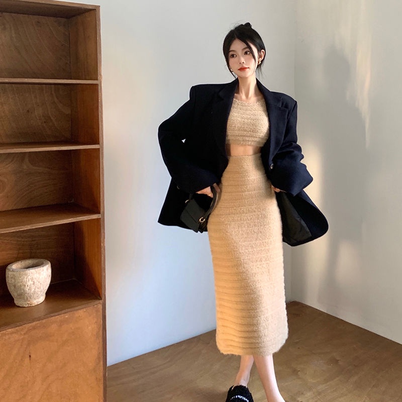 Bộ Áo Sweater Dáng Ngắn Phối Chân Váy Dài Lưng Cao Thời Trang Thu Đông Quyến Rũ