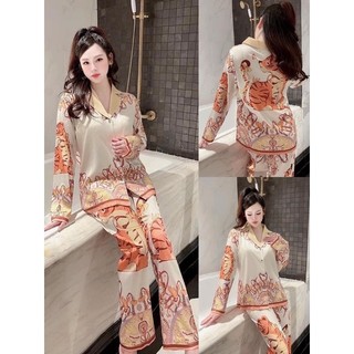 PIJAMA LỤA XƯỚC TÔ CHÂU BÁO NÂU VÀ SEN CỔ VÀNG