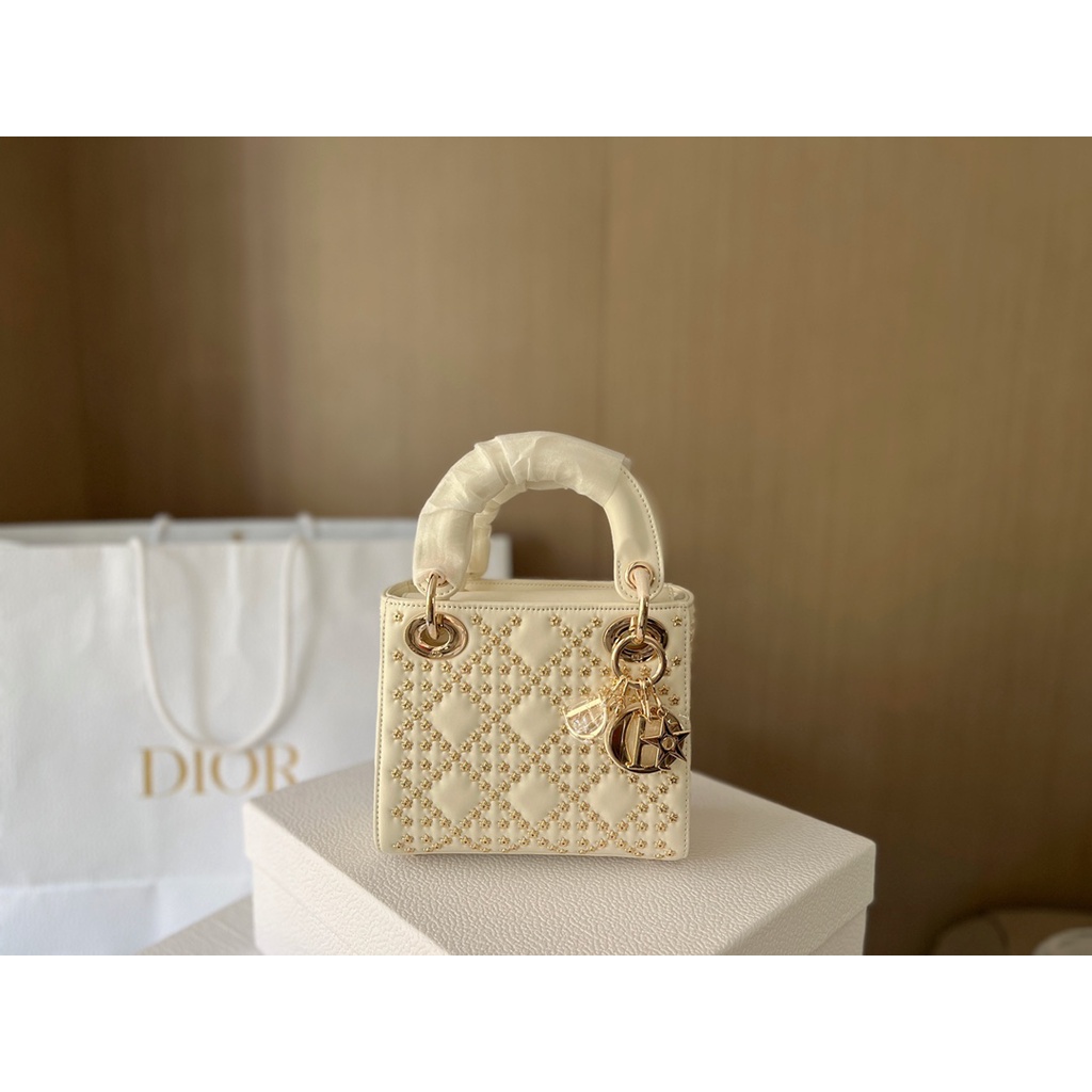 Túi xách nữ da thật Dior CD đính sao trẻ trung, có dây đeo chéo độc đáo