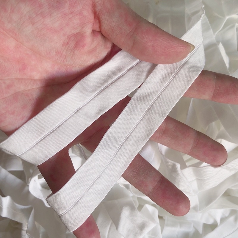 Chun kẹp trắng đen