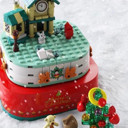 Bộ Đồ Chơi Lắp Ráp Ngôi nhà Noel Và Người Tuyết Kèm Đèn Led, Tự Xoay, Phát Nhạc