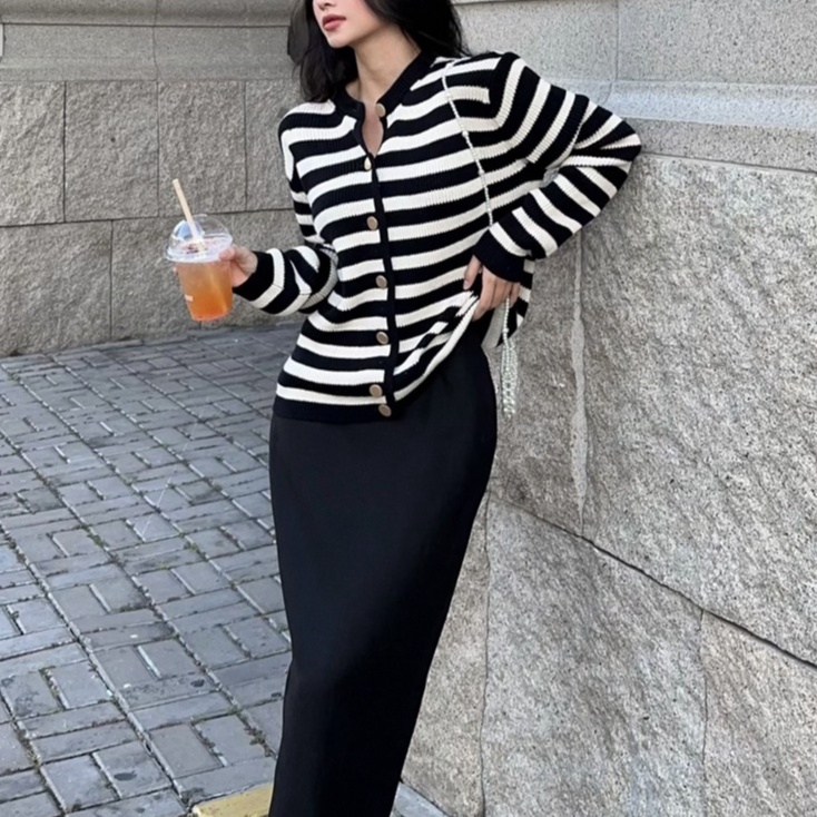 Áo khoác len nữ dáng ôm basic sọc ngang tay dài