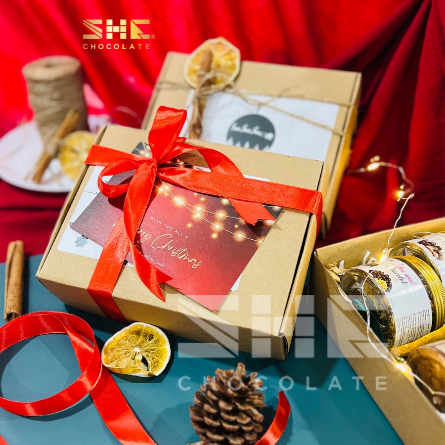 Quà tặng Giáng sinh, Noel - SHE Chocolate. Socola, nơ đỏ, thiệp Giáng sinh. Quà tặng đặc biệt
