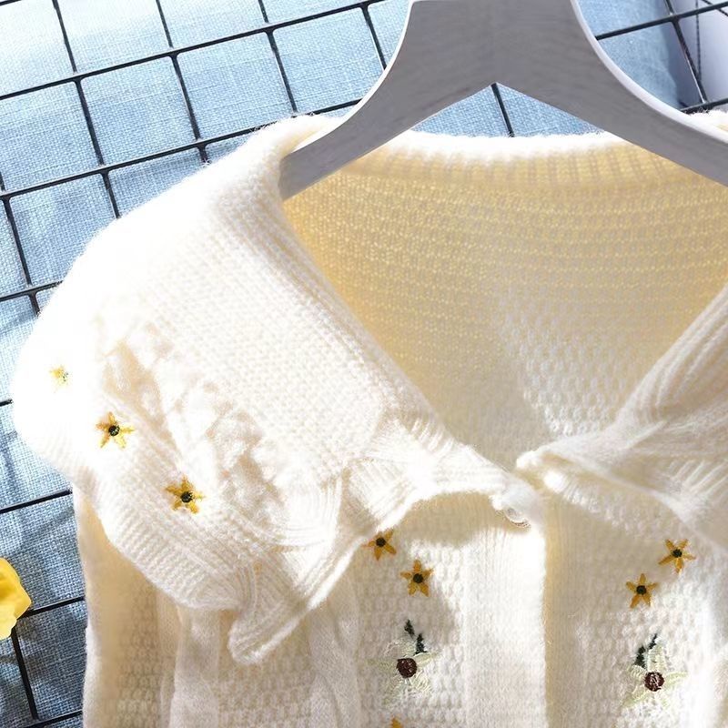 Áo Khoác Cardigan Dệt Kim Đính Nút Ngọc Trai Cổ Búp Bê Thêu Hoa Thời Trang Thu Đông Phong Cách Pháp Cổ Điển Mới