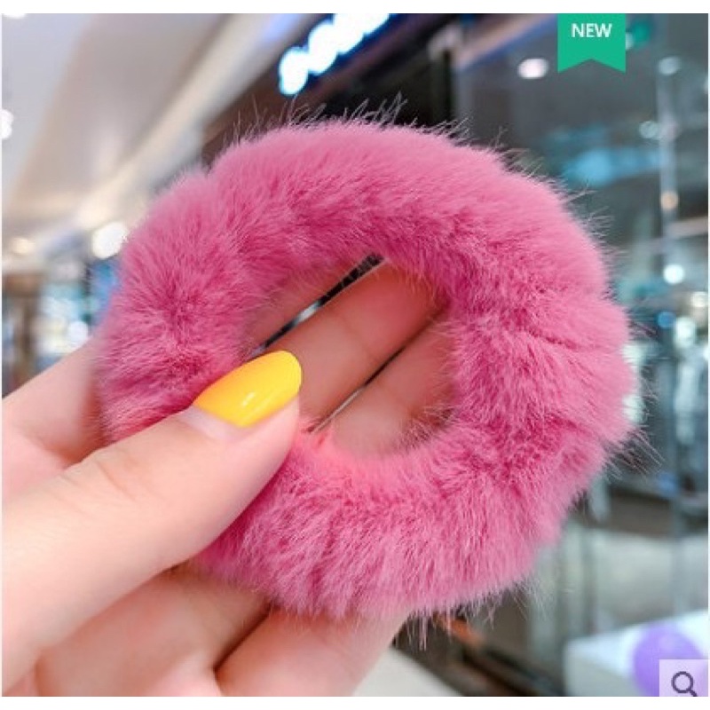 Cột tóc lông xù cho nữ