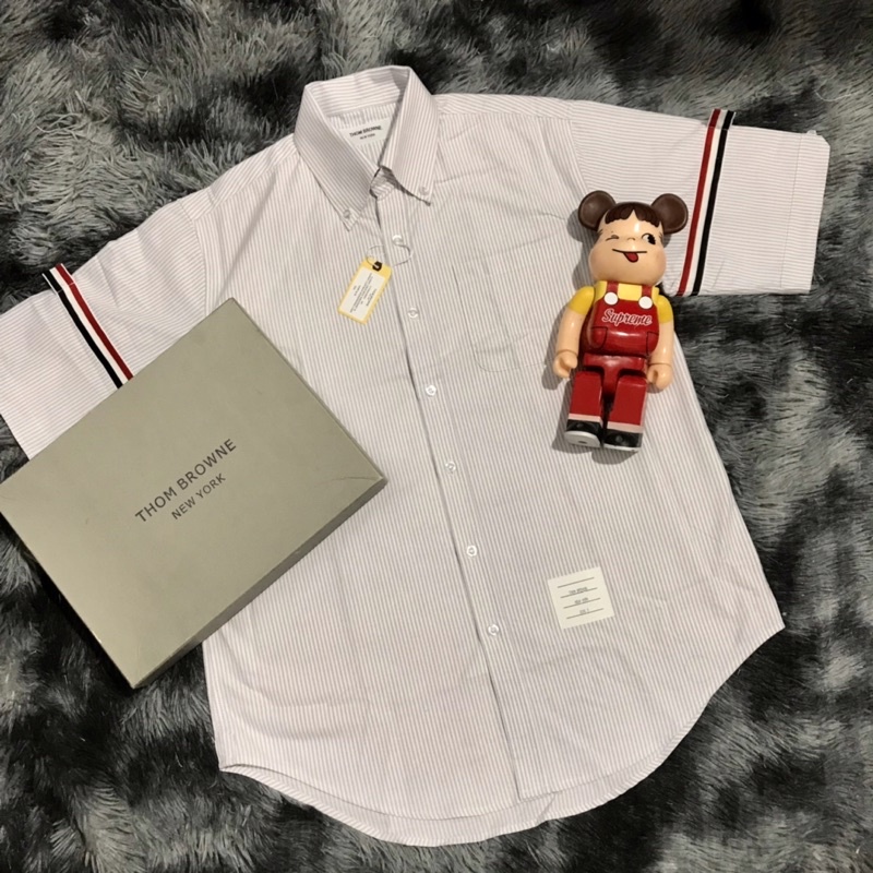 Sơ mi hồng thom browne tay ngắn viền 2 tay